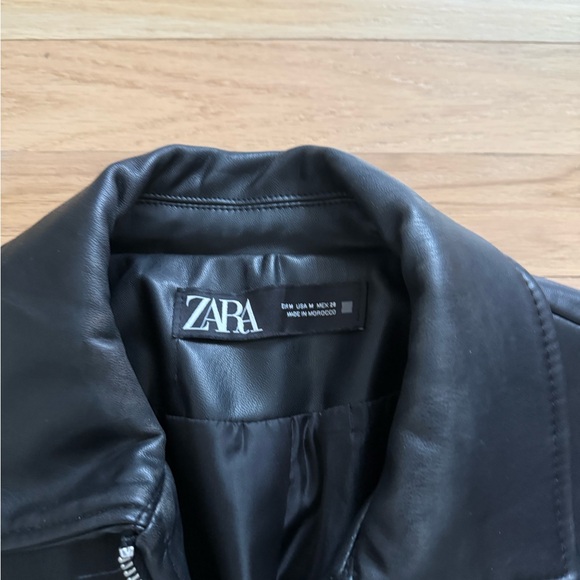 Zara Women's Sleek Black Leather Jacket - Picture 2 of 2